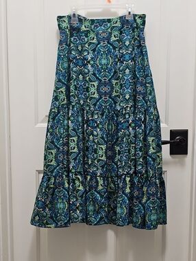 Women's Elegant Blue and Green Patterned Skirt Size 4 Petite.
